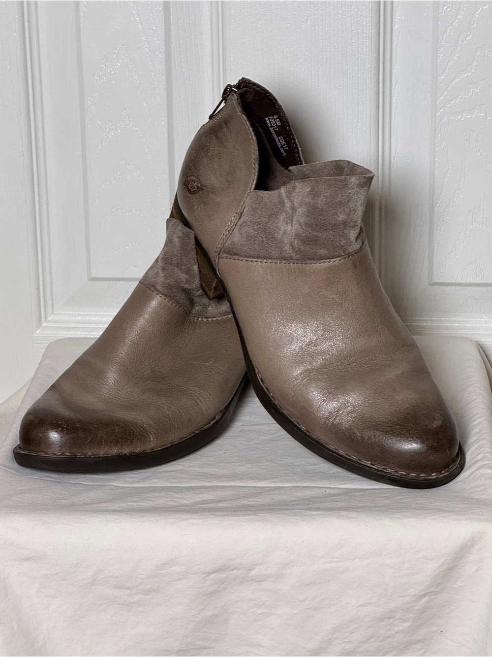 Born Karava Distressed Leather & Suede Ankle Booties Taupe Grey 8.5M F29317